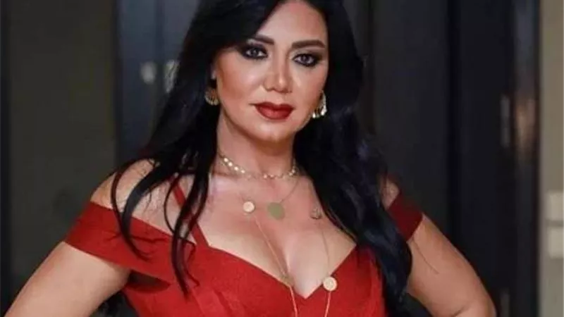 بسبب إطلالتها شبه العارية| رانيا يوسف تتصدر 