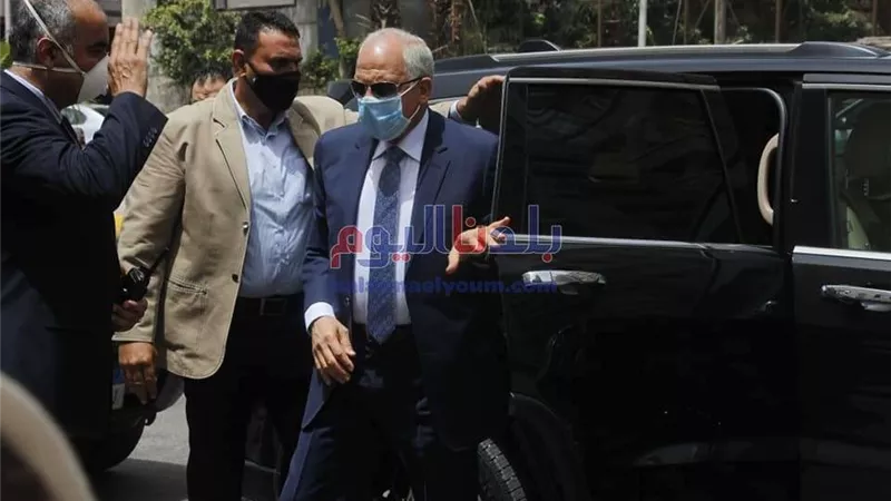 محافظ الجيزة بتابع إجراءات التقدم بطلبات التصالح في مخالفات البناء بالمحافظة