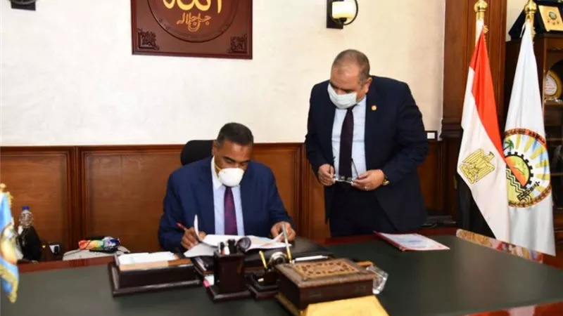 محافظ مطروح يهنئ أوائل الثانوية العامة بالمحافظة
