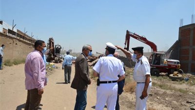 محافظ القليوبية ومدير الأمن يقودان حملة إزالة مبان مخالفة بشبرا الخيمة