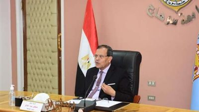 رئيس جامعة سوهاج يناقش الاستعدادات للحصول على شهادة 