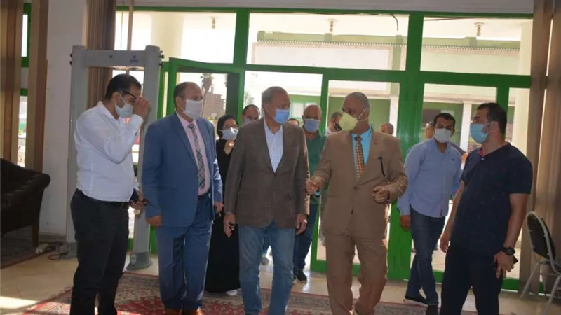 محافظ القليوبية يتفقد مقر اللجنة العليا للانتخابات باستاد بنها