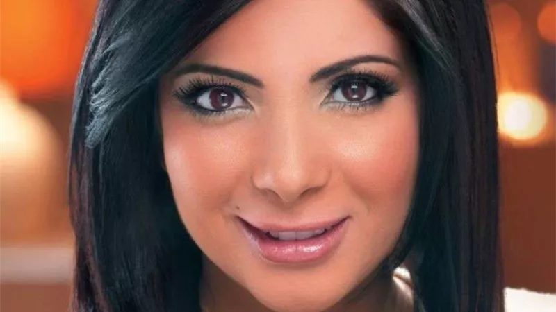 شاهد.. والدة منى زكي في ظهور نادر لها.. هل تشبهها؟
