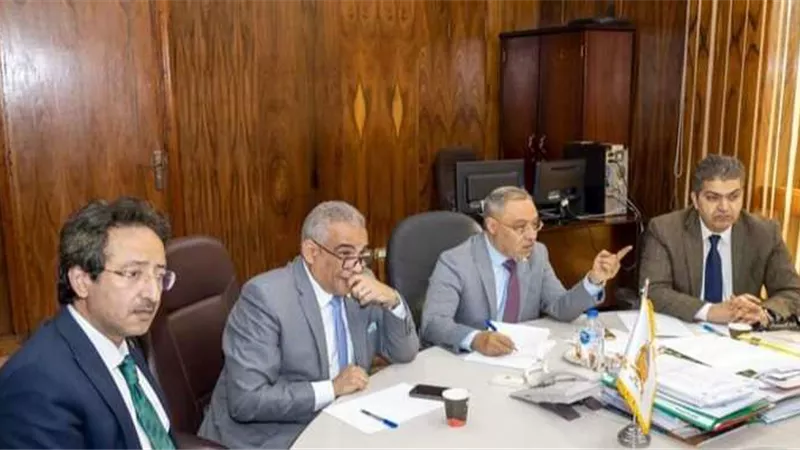 رئيس جامعة طنطا يبحث إعادة تشغيل مركز سرطان الأطفال