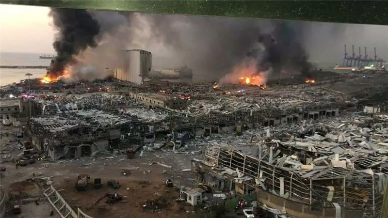 خادم الحرمين يرسل طائرات إغاثة إلى لبنان