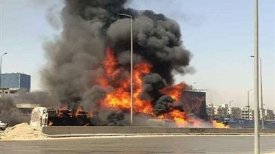 القصة الكاملة لـ حريق الدائري بعد انقلاب سيارة المواد البترولية.. (صور وفيديو)