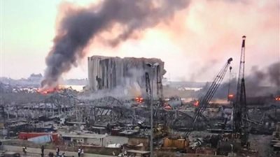 قوات الأمن اللبنانية تطلق قنابل مسلية للدموع على المتظاهرين بيروت