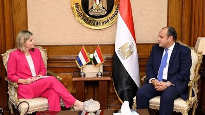 سمير: فرص كبيرة لتعزيز التعاون التجاري والاستثماري بين مصر وهولندا