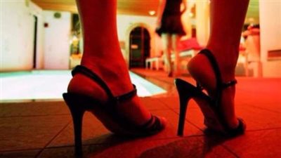 بصطاد الزبائن من الكافيهات.. اعترافات فتاة ليل بالإسكندرية