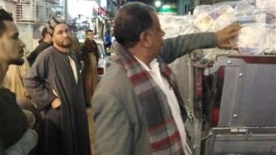 ضبط 35 طن سكر ودقيق قبل بيعها بالسوق السوداء