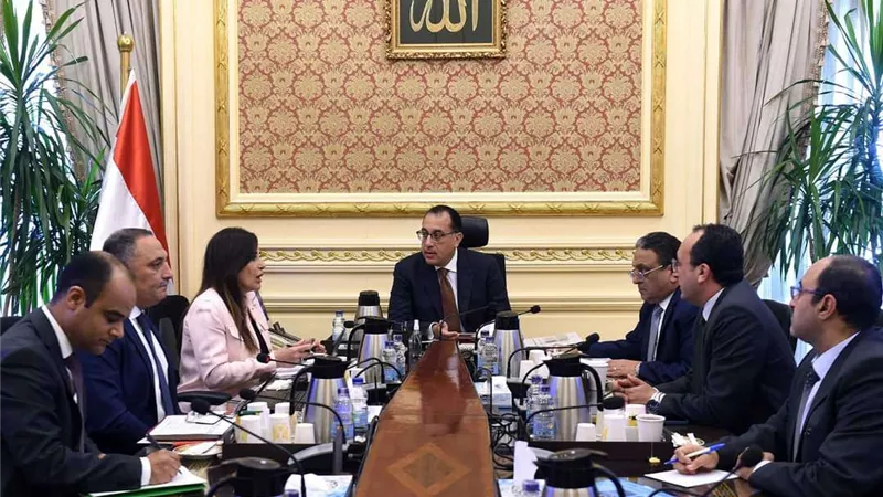 رئيس الوزراء يستعرض تخطيط استخدامات أراضي الدولة لعددا من ملفات العمل