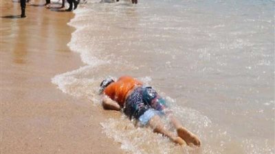 انتشال جثة شاب غرق في شاطئ البيطاش بالإسكندرية