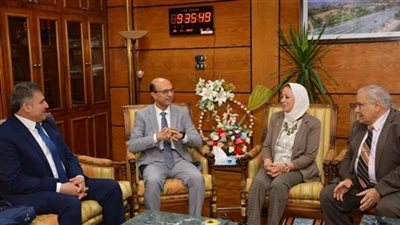 رئيس جامعة أسيوط يستقبل وزير الموارد المائية والري الأسبق