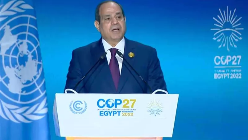 السيسي يوجه بإضافة البعد الثقافي والمعرفي في عملية التطوير لطرق وكباري العاصمة