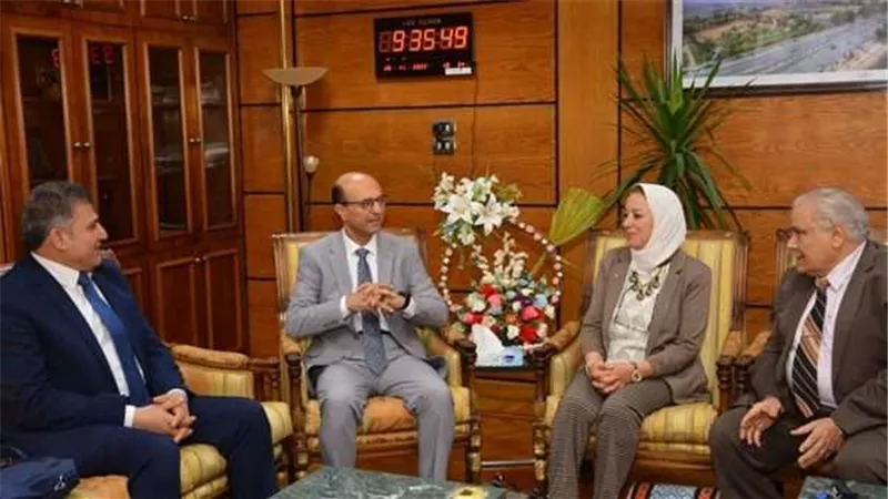 رئيس جامعة أسيوط يستقبل وزير الموارد المائية والري الأسبق