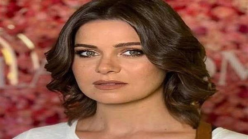 يسرا اللوزي