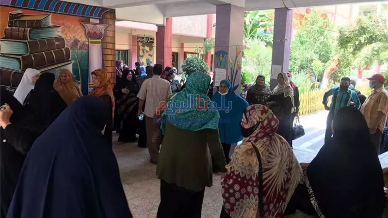 إقبال كثيف من السيدات للإدلاء بأصواتهم فى انتخابات مجلس الشيوخ بالغربية