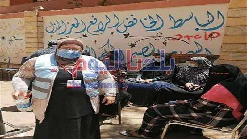 بالصور.. السيدات يتصدرن المشهد فى انتخابات الشيوخ بلجان الفيوم