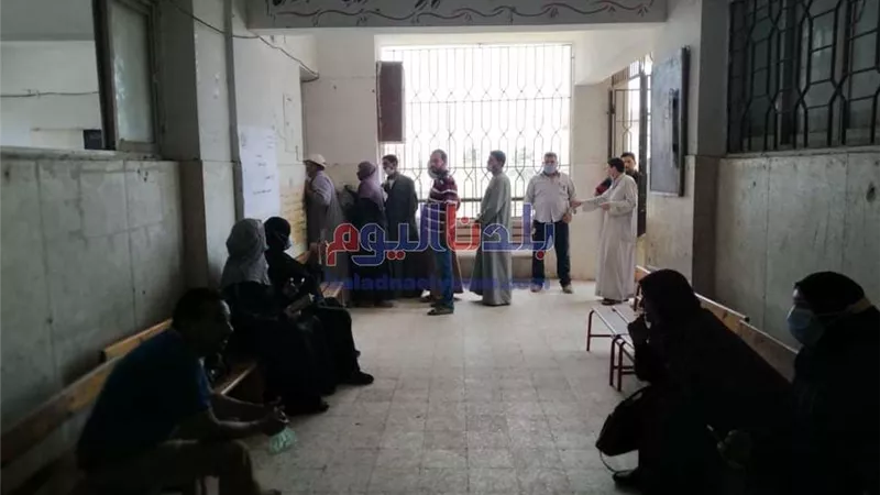 اقبال الناخبين للإدلاء بأصواتهم في انتخابات مجلس الشيوخ بالغربية