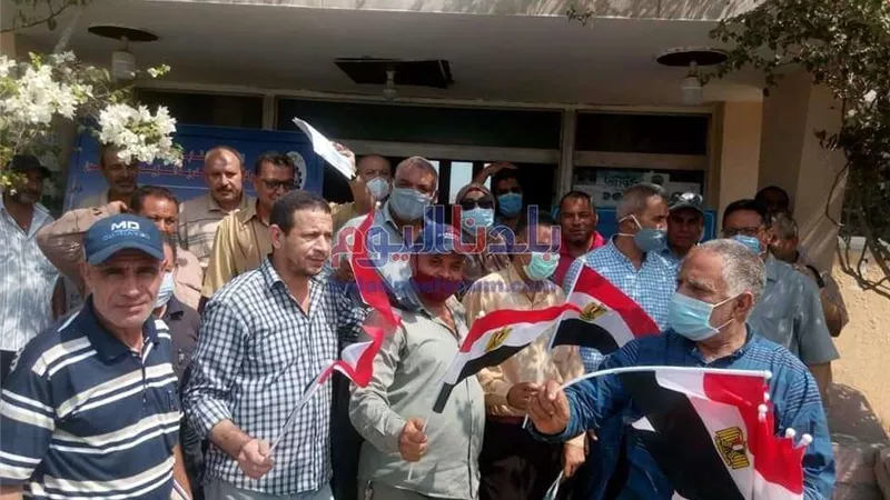 عمال شركة الزيت والصابون بكفر الزيات يدلون بأصواتهم فى انتخابات مجلس الشيوخ