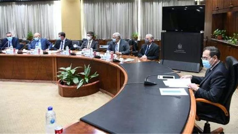 طارق الملا يبحث مع رئيس شركة روهر بمبن الألمانية سبل دعم التصنيع المحلي