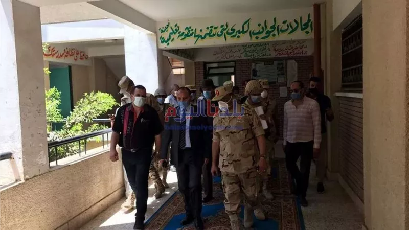 رئيس أركان التدريب المهني بالقوات المسلحة يتفقد سير العملية الانتخابية بكفر الزيات