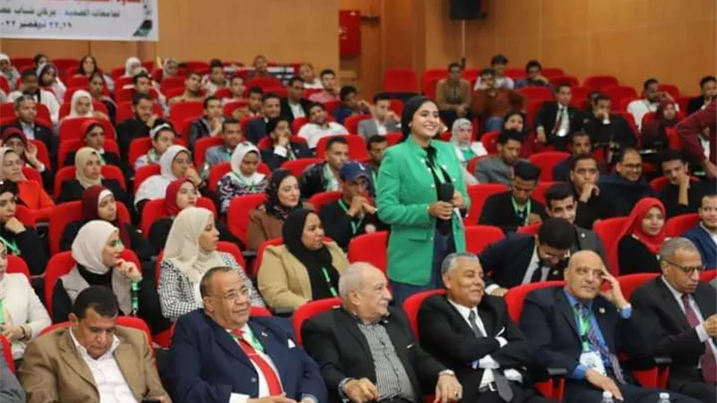 افتتاح الدورة التثقيفية الثالثة لتنمية الوعى القومي ومجابهة الشائعات بجامعة جنوب الوادي