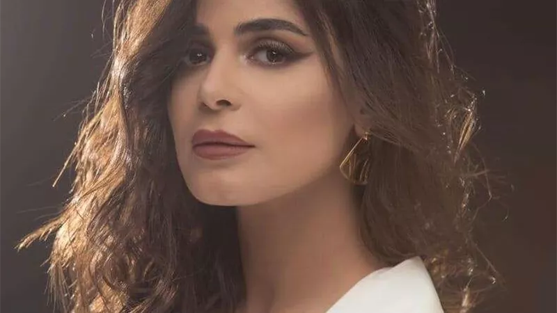 بإطلالة جذابة.. رانيا منصور تشعل السوشيال ميديا في أحدث ظهور لها