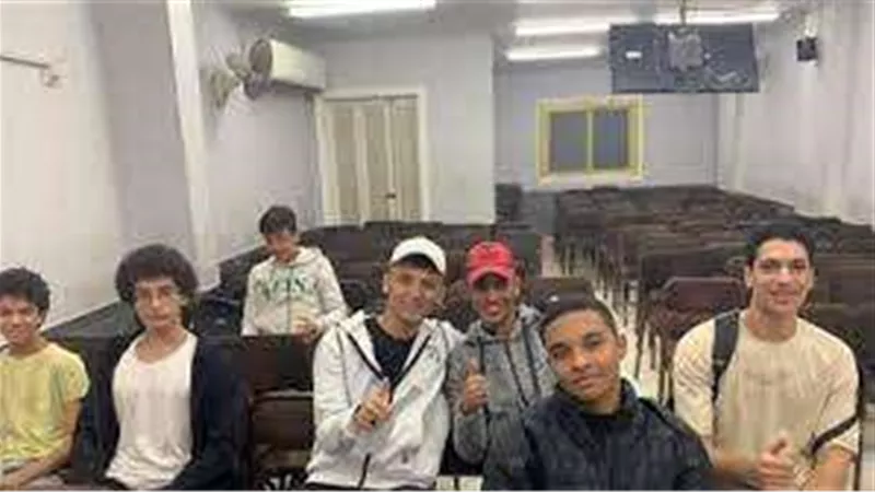 لو جي تتحداني سيب رقمك في الإنعاش.. معلمة بيولوجي تفضح طلابها الغير ملتزمين على مواقع التواصل الاجتماعي
