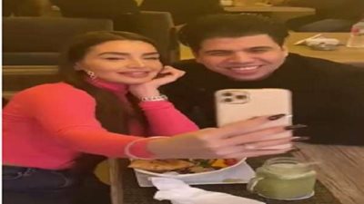 عمر كمال يغازل الراقصة جوهرة.. ماذا قال؟