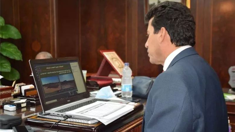 وزير الرياضة يشيد بجهود الأهلي في افتتاح الاستاد