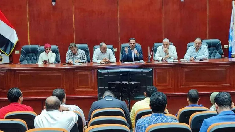 «مندور» يلتقي سكان الحي المتميز 2 لمناقشة مقترحاتهم وشكواهم