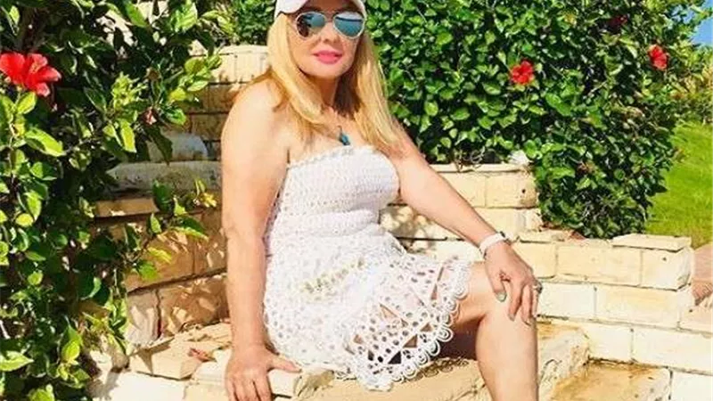 بإطلالة جريئة| نادية الجندي تبرز أنوثتها في أحدث جلسة تصوير