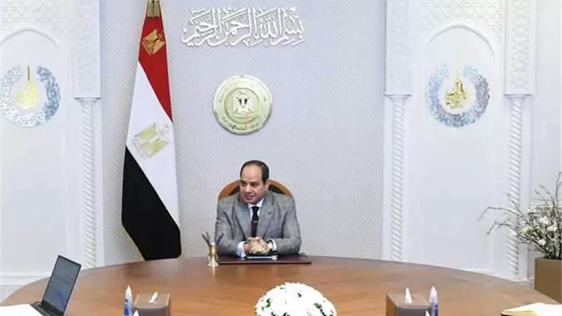 الرئيس السيسي يجتمع مع الفريق أسامة ربيع لمتابعة نشاط هيئة قناة السويس