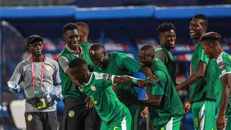 مواعيد مباريات اليوم الجمعة بكأس العالم والقنوات الناقلة
