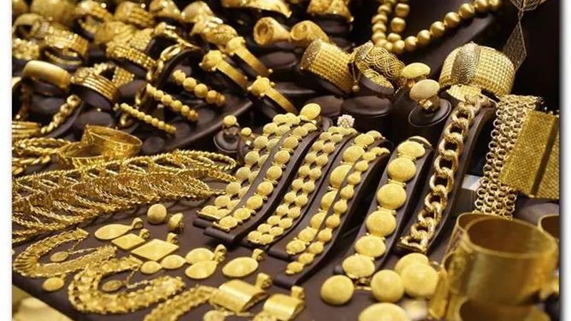 عيار 21 يصل لـ  1420..  تعرف على أسعار الذهب اليوم الجمعة