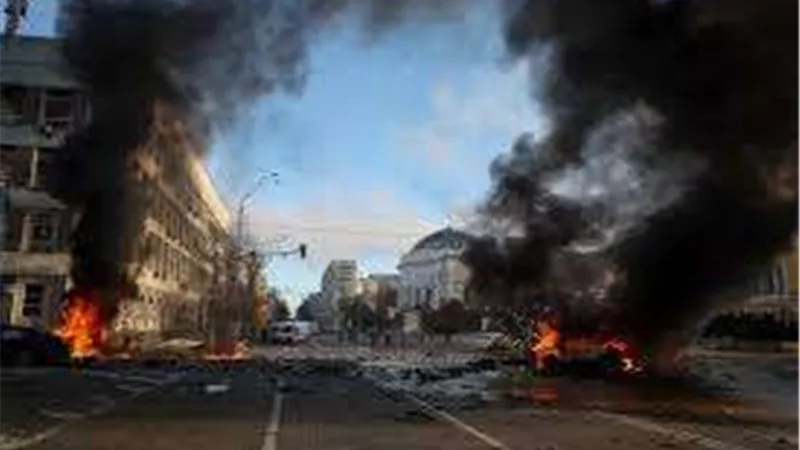 مقتل 15 مدنيًا وإصابة 35 آخرون في القصف الروسي على أوكرانيا