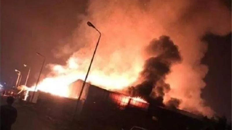 عاجل.. حريق هائل بطريق الإسكندرية مطروح في إحدى الشركات الكبرى