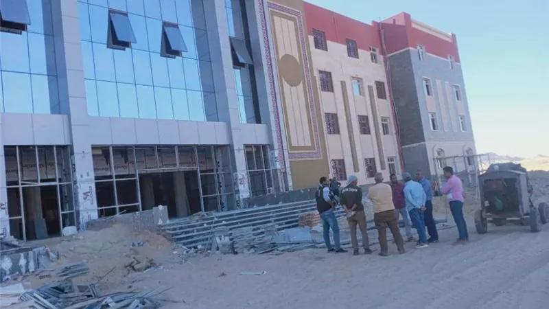رئيس جامعة الوادي الجديد يتفقد مبنى كلية الزراعة الجديد