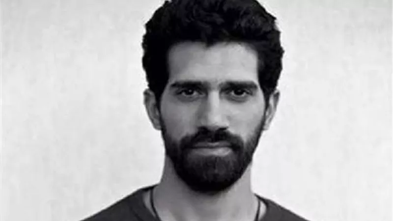 أحمد مجدي يستعرض عضلاته عبر 