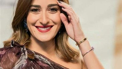 بعد جدل صورها.. أمينة خليل: لازم الواحد يفصل حياته