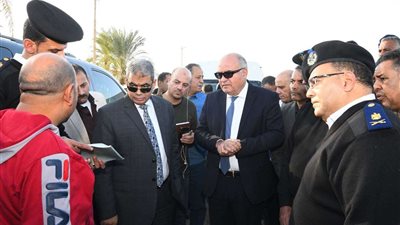 محافظ قنا يفاجئ المستشفى العام للإطمئنان على مستوى الخدمات الصحية