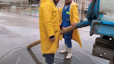 شاهد بالفيديو.. الأمطار والسيول تجرف السيارات فى لبنان