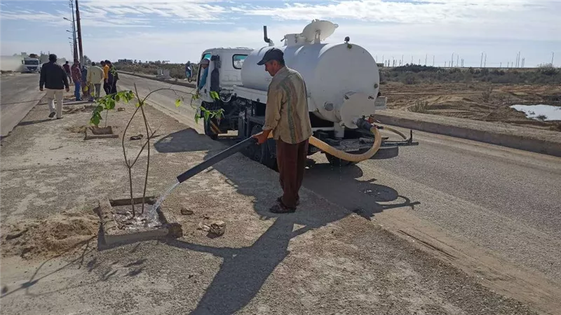 مركز ومدينة القنطرة شرق  تواصل أعمالها بشأن رفع القمامة والمخلفات
