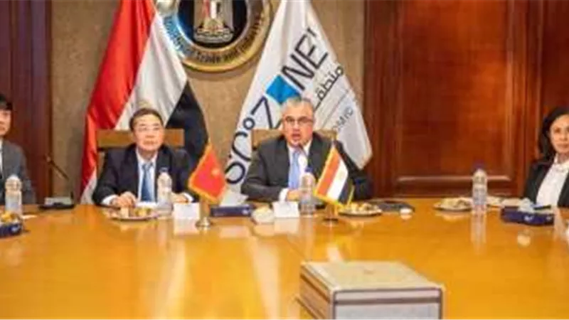 رئيس اقتصادية القناة يبحث سبل التعاون مع نائب الجمعية الوطنية الفيتنامية