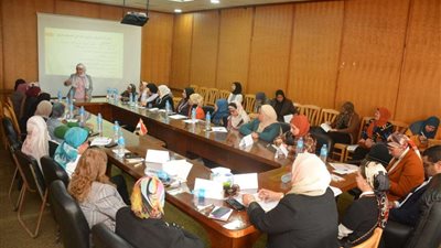 رئيس الغرفة التجارية بالإسماعيلية يشهد إطلاق ورشه عمل لرائدات الأعمال