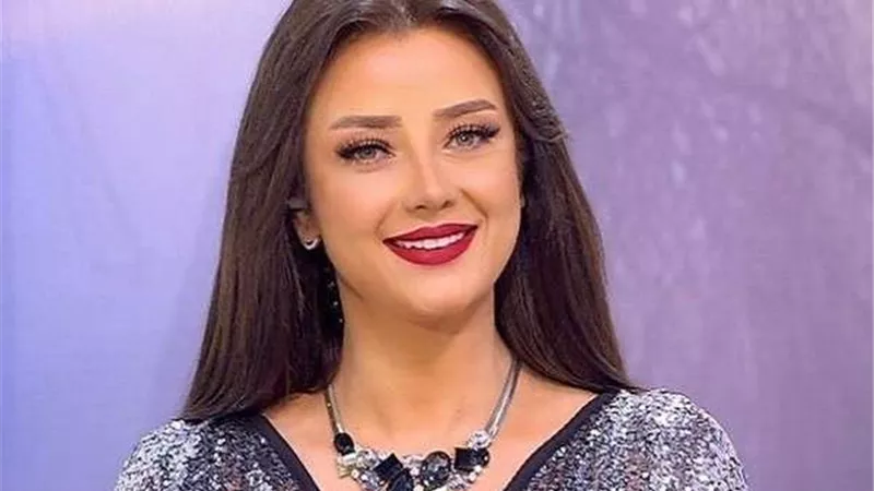 شاهد.. رضوى الشربيني توجه رسالة للفتيات عبر فيس بوك