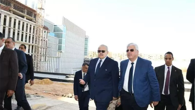 عاشور والخشت يتفقدان الأعمال الإنشائية بمستشفى 500 500 بالشيخ زايد |صور