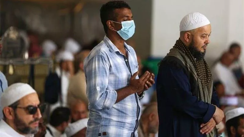 الحكومة تعلق على عودة صلاة الجمعة وإجراءاتها الأخيرة