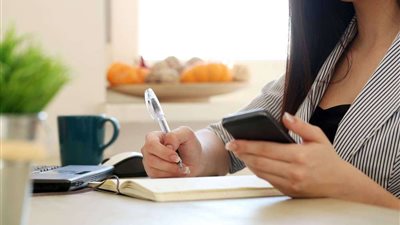 شركة عقارية تطلب موظفات وتشترط عليهن التعيين مقابل عدم ارتداء الحجاب